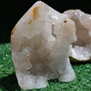 Wholesale natural quartz geode crystal tower obelisk with cut base